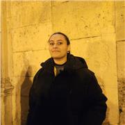 Considero que soy una profesora tranquila y paciente, con experiencia en dar clases de inglés y ciencias sobre todo